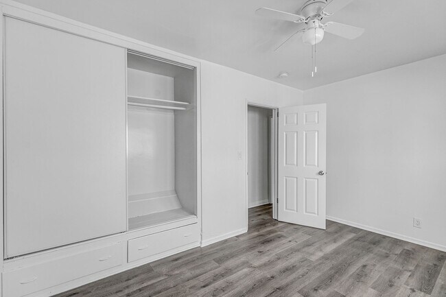 Building Photo - 13410 S Vermont Ave