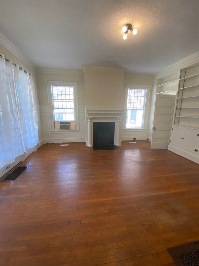 Building Photo - 606 N Blount St