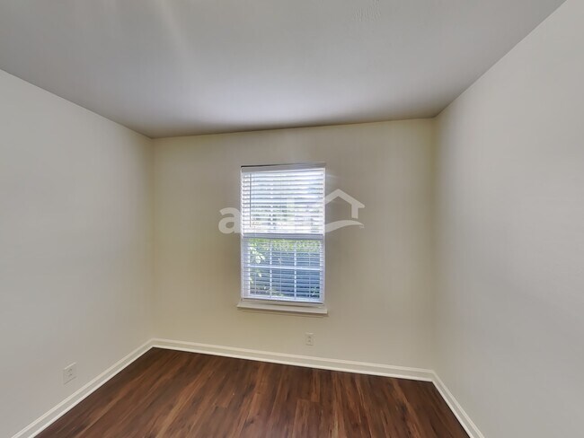 Building Photo - 837 Kaylee Cir