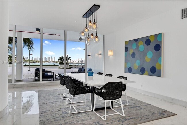 Building Photo - 1000 West Ave