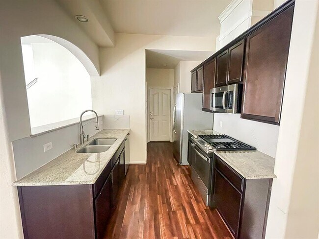Building Photo - 10940 Chazenwood Dr