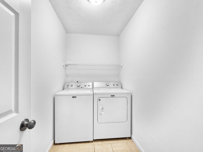 Building Photo - 25 Haywood Ct