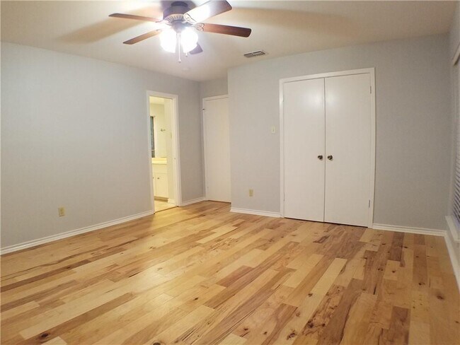 Building Photo - 6201 Highland Hills Dr