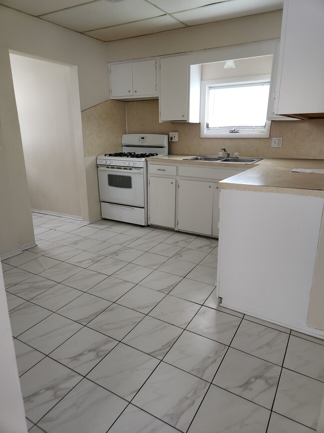 Building Photo - 1409 8th St NW