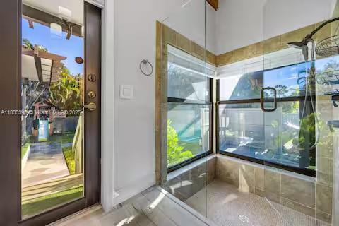 Building Photo - 6140 SW 56th Ct