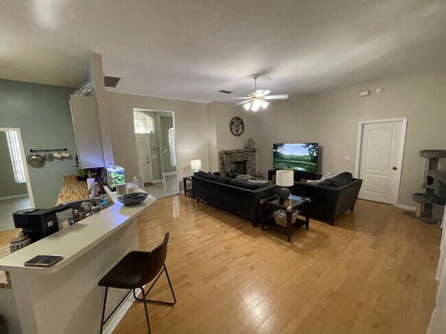 Building Photo - 6746 NW 37th Terrace