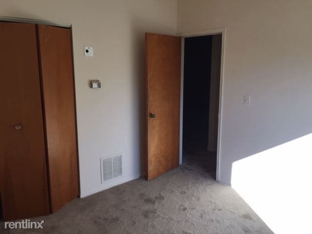 Building Photo - 306 Beakes St