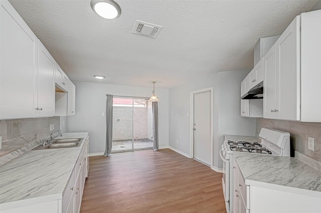 Building Photo - 1414 Elkwood Dr
