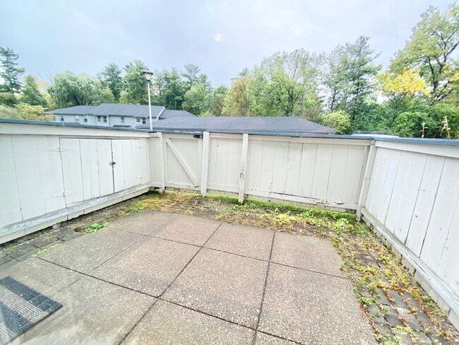 Building Photo - 180 Ledgewood Cir