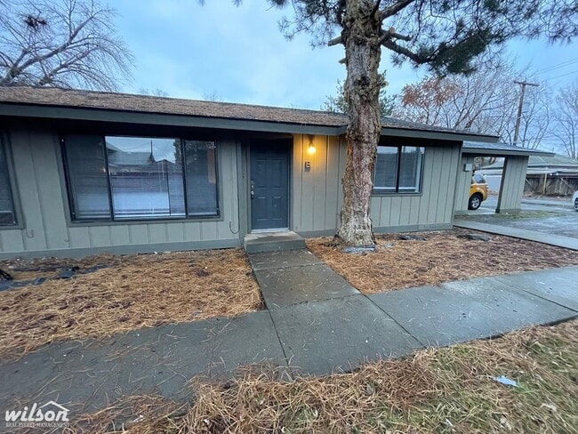 Building Photo - 1206 S Voelker Ave