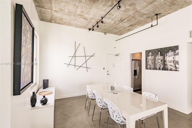 Building Photo - 1000 West Ave