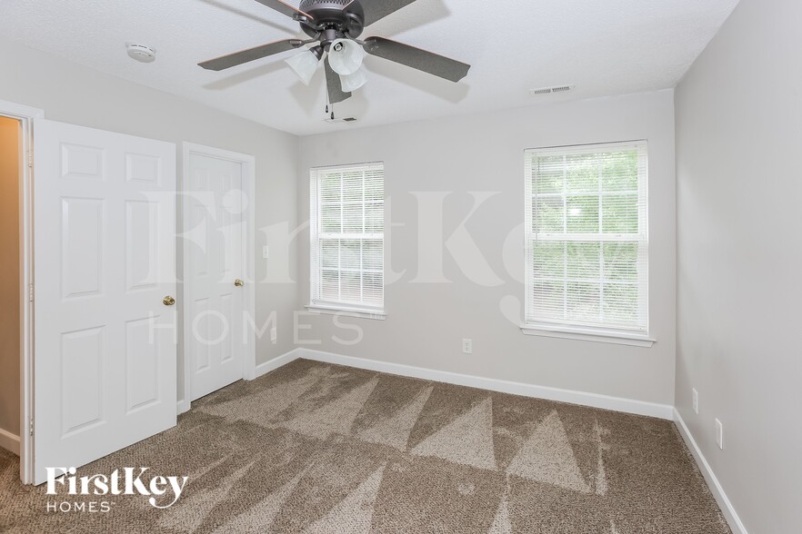 Building Photo - 9143 Simonton Dr