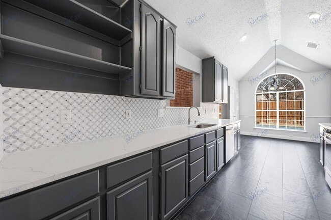 Building Photo - 1915 Paloma Way