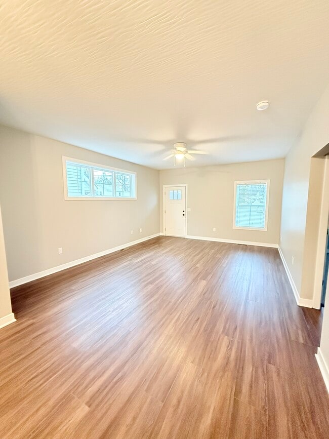 living - 45 N Otterbein Ave