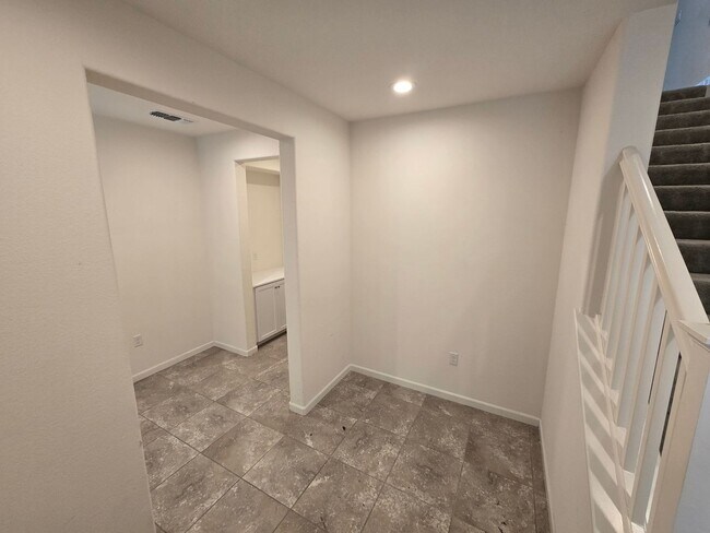 Building Photo - Beautiful 2 Bedroom 2 Bath Townhome in Dublin