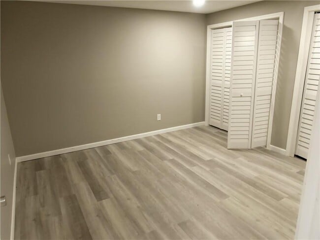 Building Photo - 4901 Planters Walk