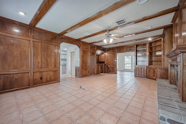 Building Photo - 2727 Raintree Dr