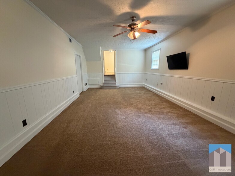 Building Photo - 734 Marthas Dr