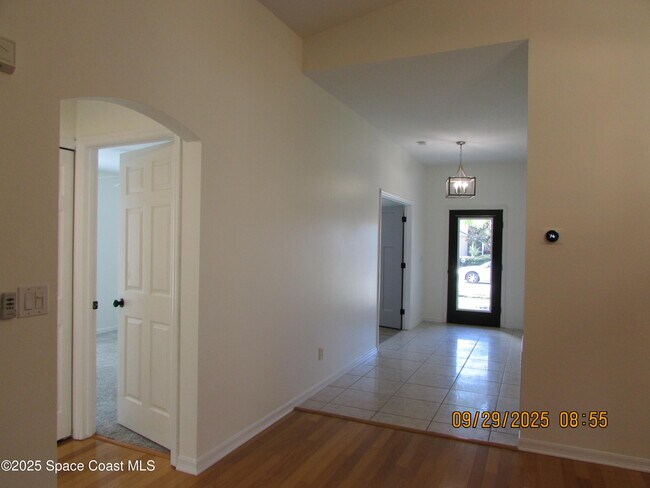 Building Photo - 2070 Tiburon Ln
