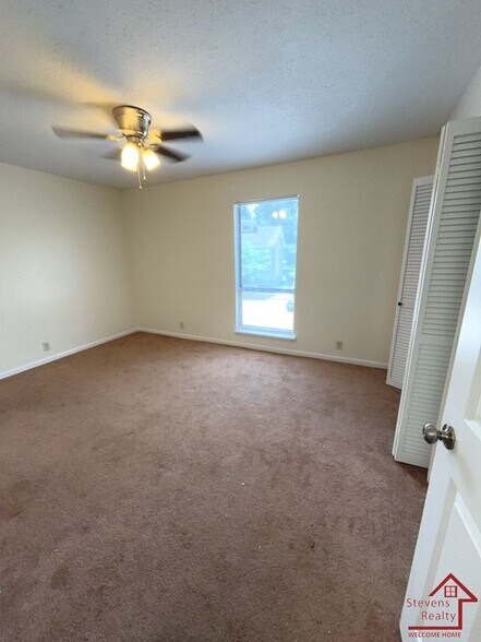 Primary Photo - 419 Oriole Dr