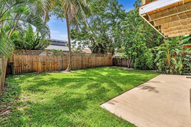 Building Photo - 2438 Southridge Rd