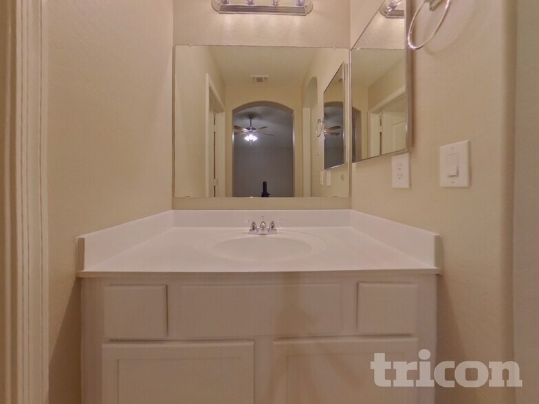 Building Photo - 24832 W Kowalsky Ln