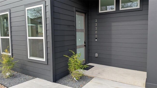 Building Photo - 2220 Yellow Jacket Ln