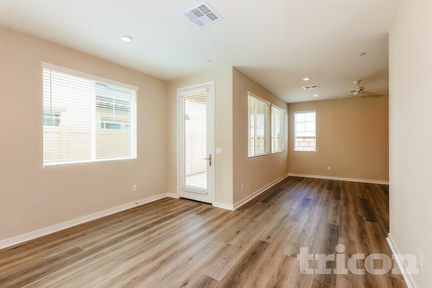 Building Photo - 31512 Hans Dr
