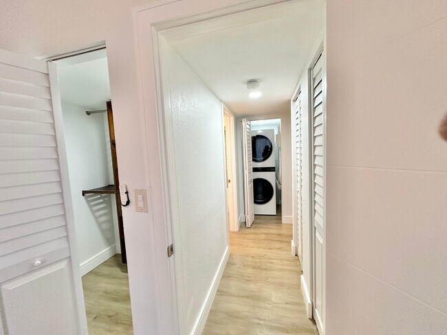 Building Photo - 470 NW 20th St