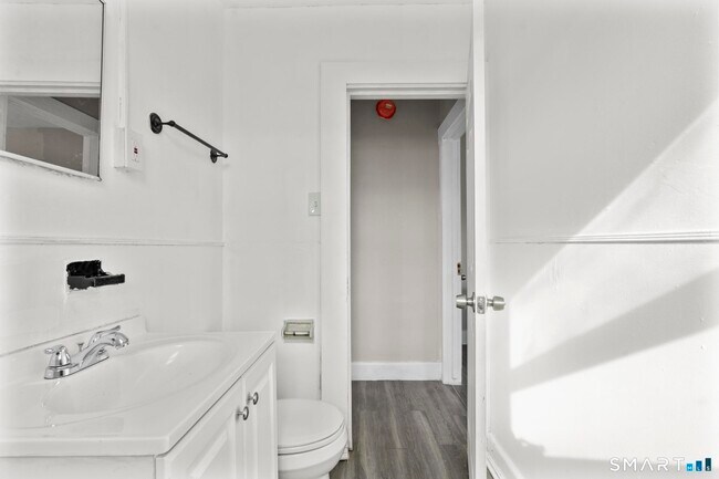 Building Photo - 313 High St