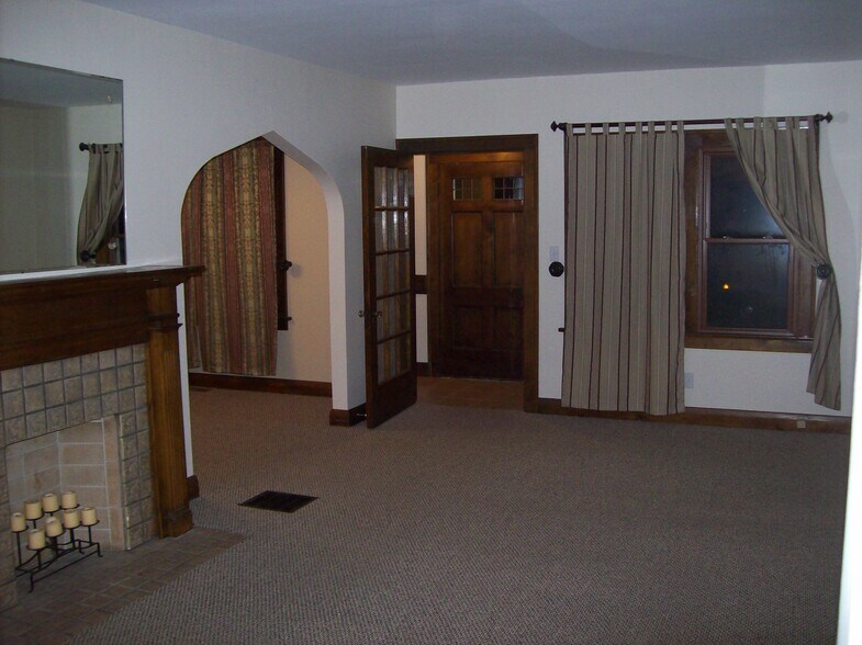Building Photo - 2409 Georgetown Ave