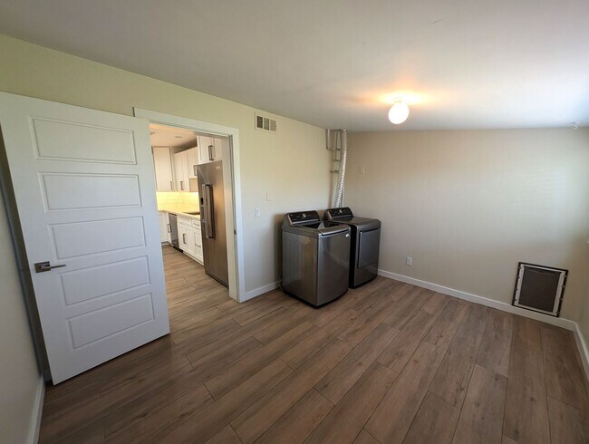 Building Photo - 4 Bedroom Home in Tempe Gardens Near E Sou...