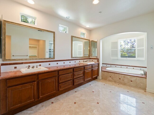 Building Photo - 5250 Coleridge Ct