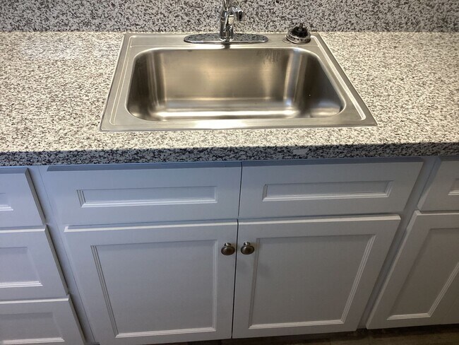 Building Photo - 1532-1532 N Safford Ave