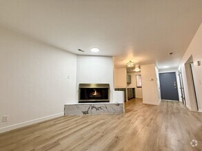 Building Photo - Completely Updated 1 Bedroom Condo in Holl...