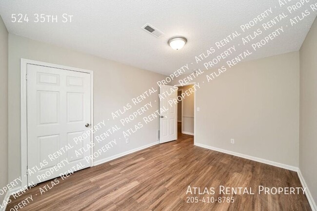 Building Photo - 524 35th St