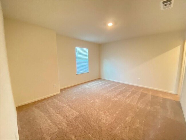Building Photo - 325 Crescent Park Dr
