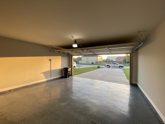 Building Photo - 18326 W Hardy Rd