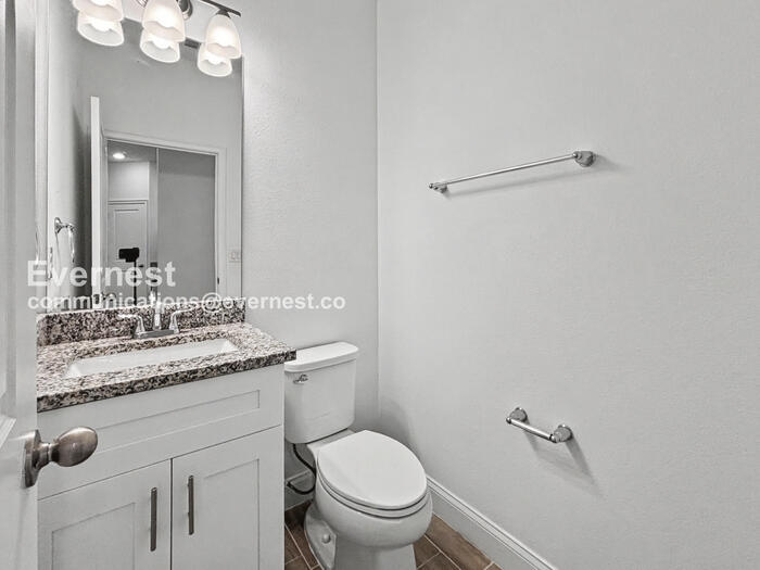 Building Photo - 6750 Midland Dr