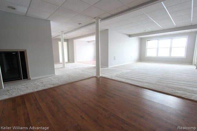 Building Photo - 18547 Clairmont Cir E