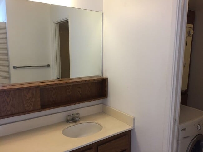 Building Photo - Pearl Regency with 2 Parking! Water views!