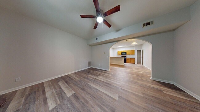Building Photo - 500-502 Greentree