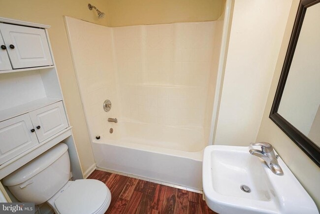 Building Photo - 401 Newton Terrace