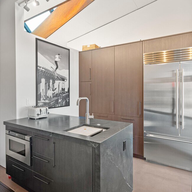 Building Photo - 2700 Juniper Hill Rd