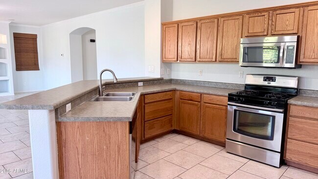 Building Photo - 1289 E Iris Dr