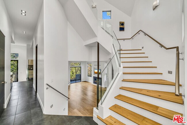 Building Photo - 3026 Passmore Dr