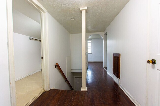 Building Photo - 5604 S 36th St