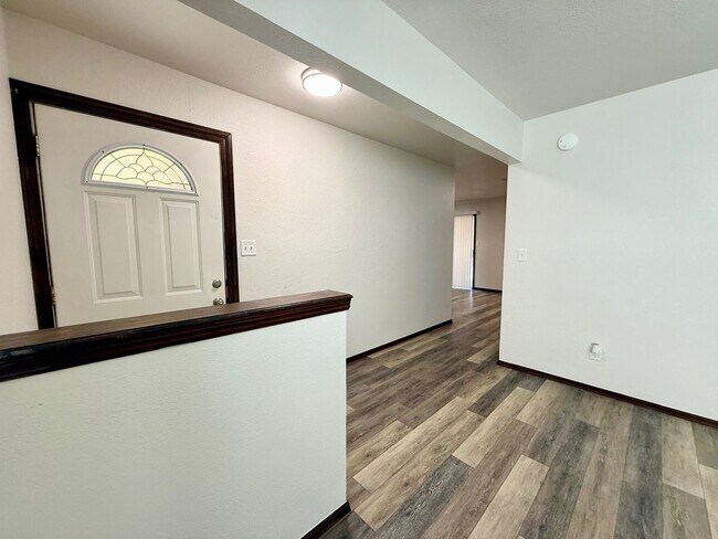 Building Photo - Very nice 3 bed 2 bath home - 1 mile from OU.