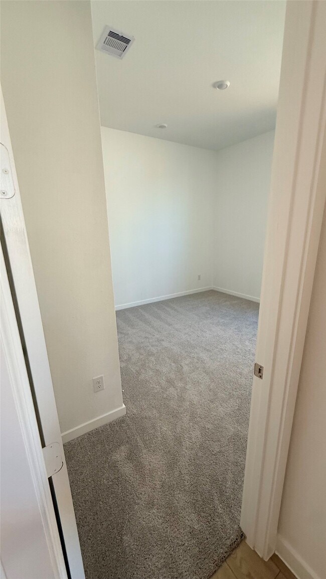 Building Photo - 31111 Riley Hts Dr