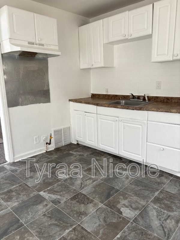 Building Photo - 18134 Vaughan St